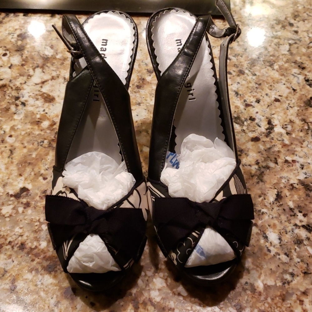 Bowtie peep fabric and leather sling backs